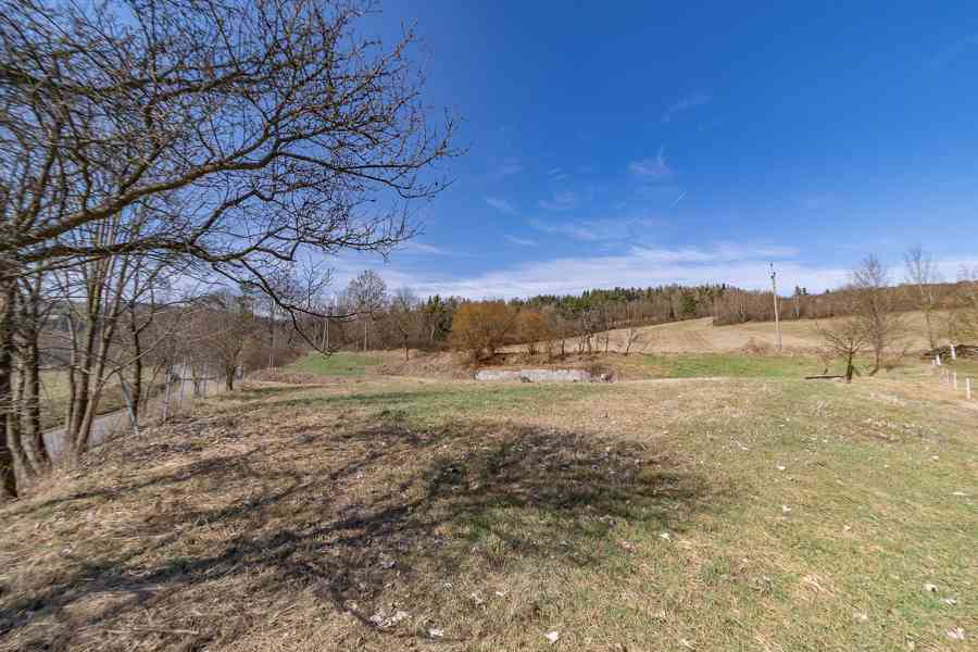 Slunný stavební pozemek s výhledem, Mokrosuky u Sušice - foto 13