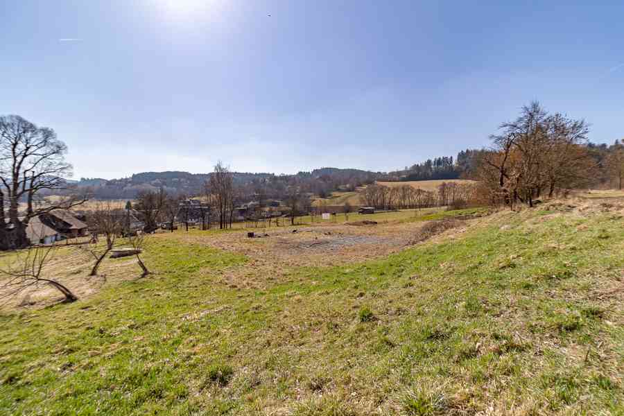 Slunný stavební pozemek s výhledem, Mokrosuky u Sušice - foto 10