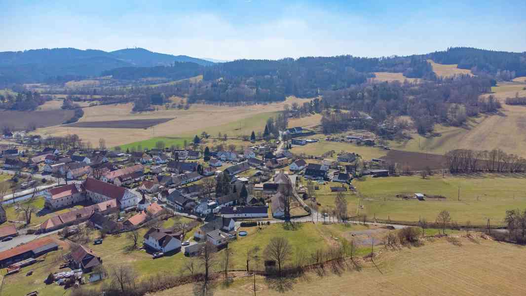 Slunný stavební pozemek s výhledem, Mokrosuky u Sušice - foto 18