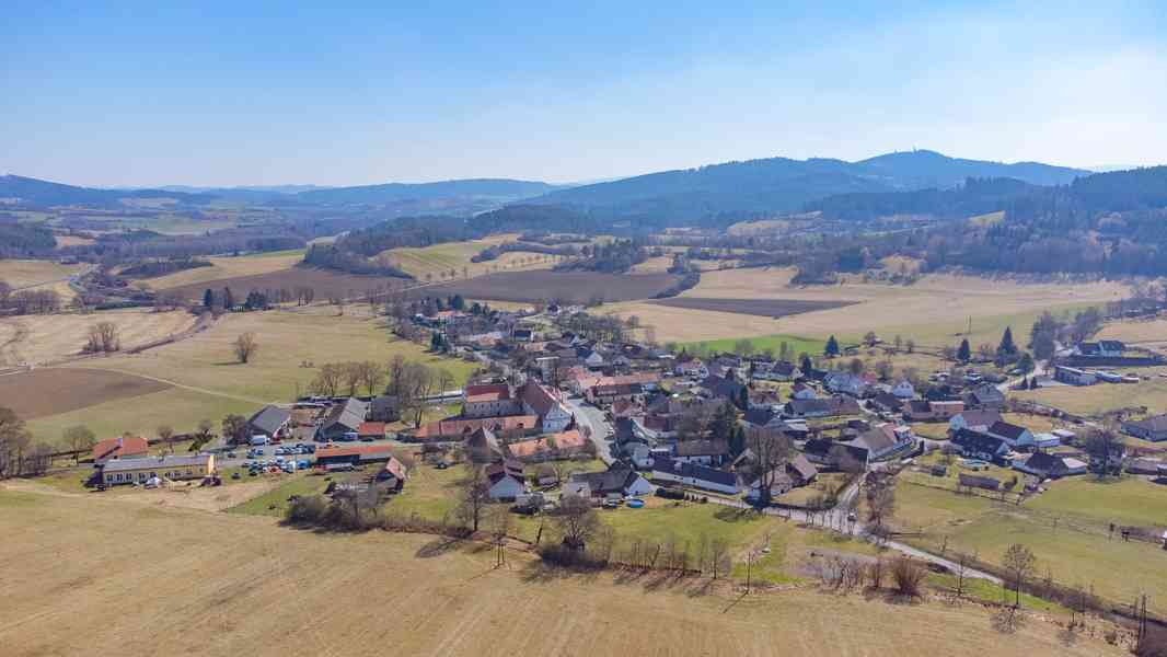 Slunný stavební pozemek s výhledem, Mokrosuky u Sušice - foto 17