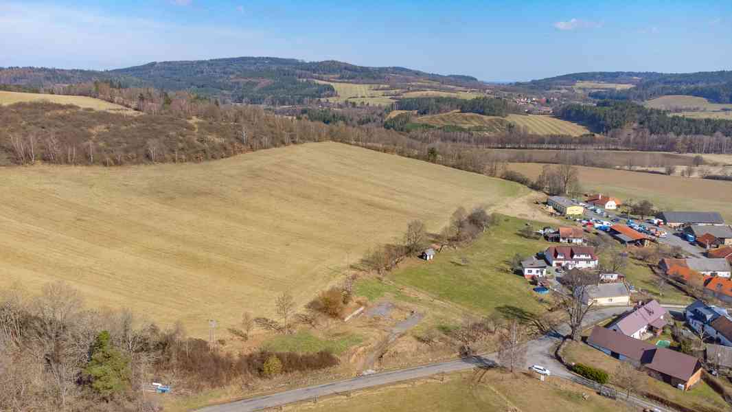 Slunný stavební pozemek s výhledem, Mokrosuky u Sušice - foto 9