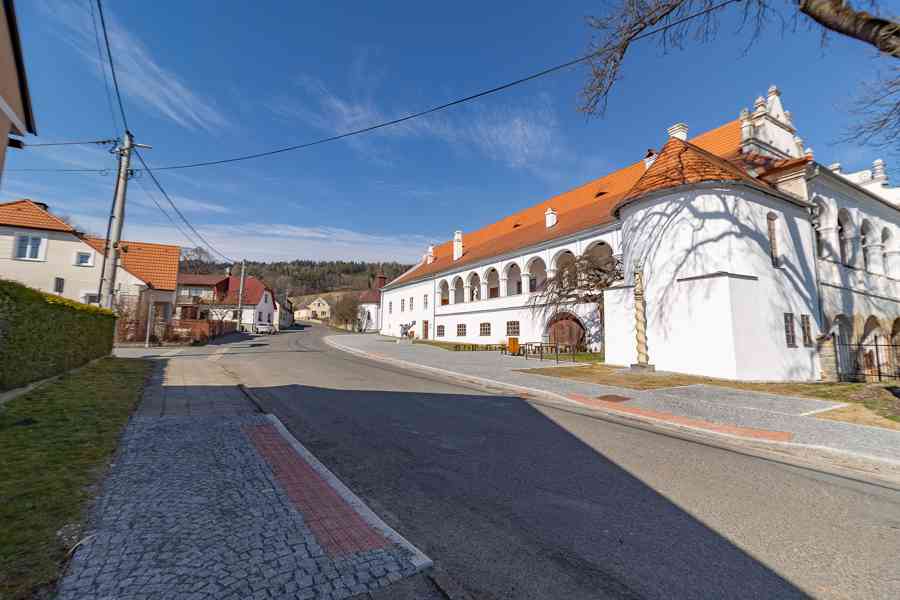 Slunný stavební pozemek s výhledem, Mokrosuky u Sušice - foto 19