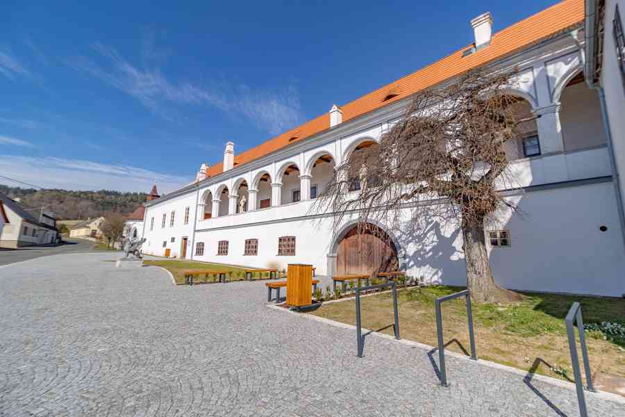 Slunný stavební pozemek s výhledem, Mokrosuky u Sušice - foto 20