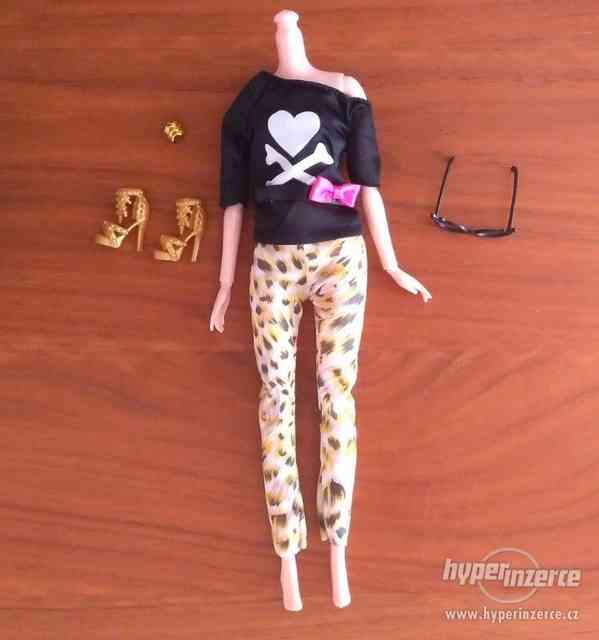 NOVÉ! Set pro panenku Barbie, halenka+kalhoty+boty+brýle+ram - foto 2