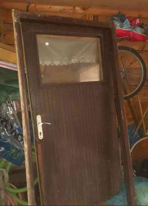 Staré dveře z jedné strany palubky vč. zárubně-výplň dvojité - foto 2