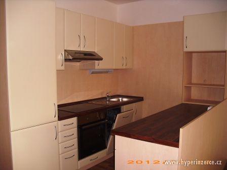 Novostavba 2+kk, 67,8 m2 + balkon + vnitřní parkování - foto 1
