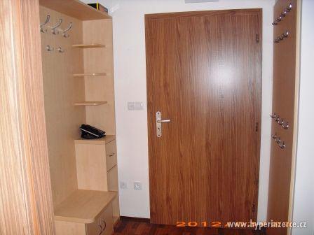 Novostavba 2+kk, 67,8 m2 + balkon + vnitřní parkování - foto 3