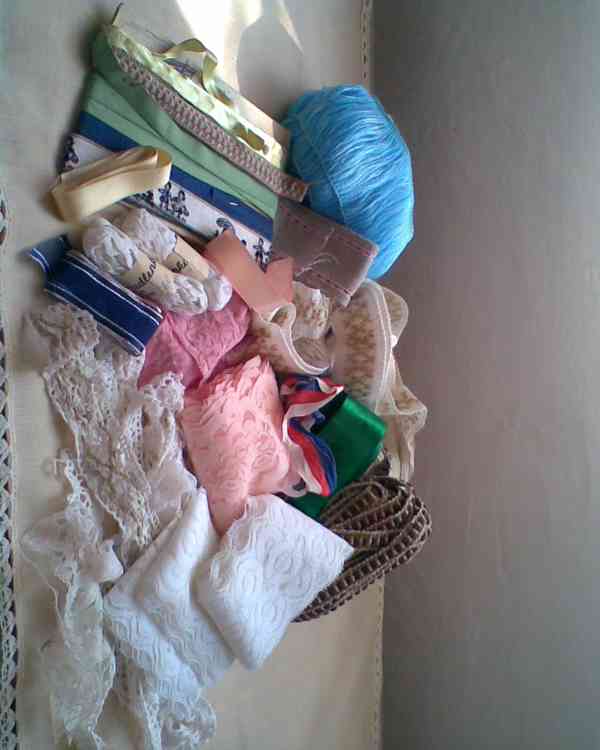 Koš plný věcí na vyrábění třeba do domova důchodcům - foto 7