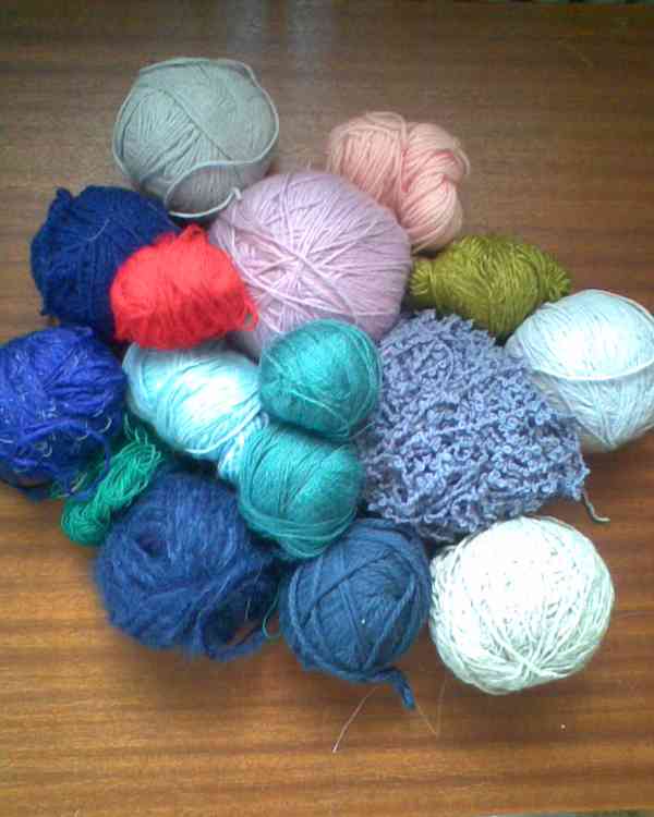 Koš plný věcí na vyrábění třeba do domova důchodcům - foto 2