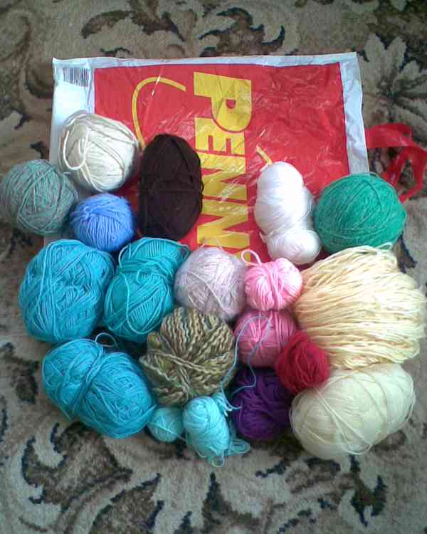 Koš plný věcí na vyrábění třeba do domova důchodcům - foto 3