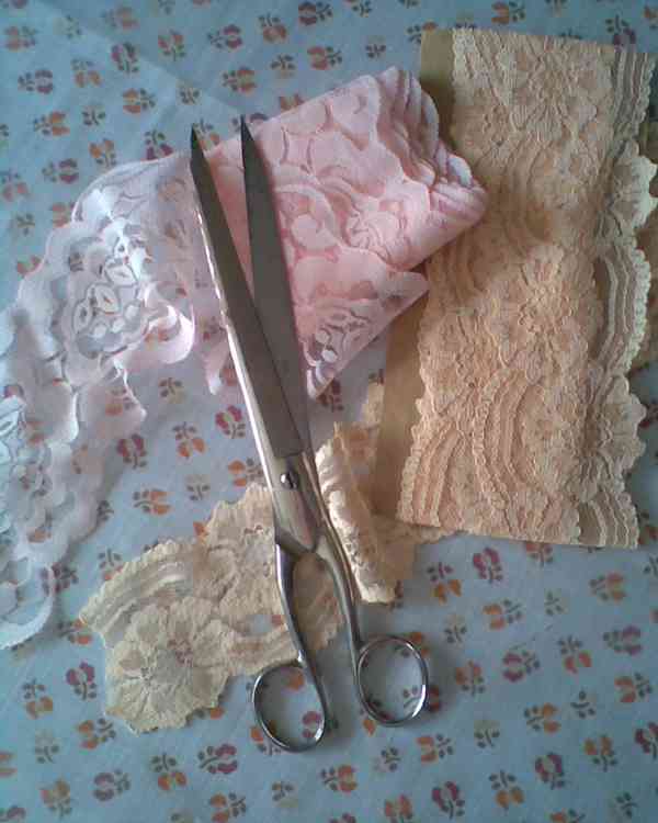 Koš plný věcí na vyrábění třeba do domova důchodcům - foto 9