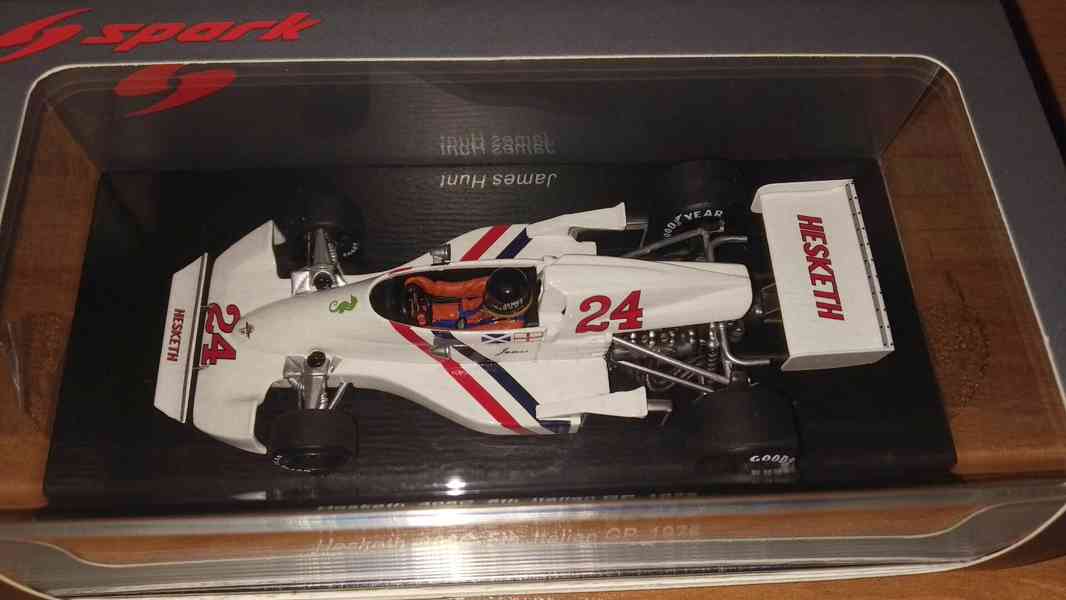 F1 Hesketh 308C #24 James Hunt 1975 Spark S2238 1:43 - foto 3