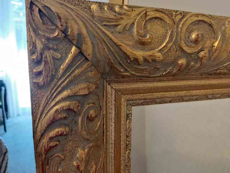 Zrcadlo v dřevěném zlaceném ramu - foto 6