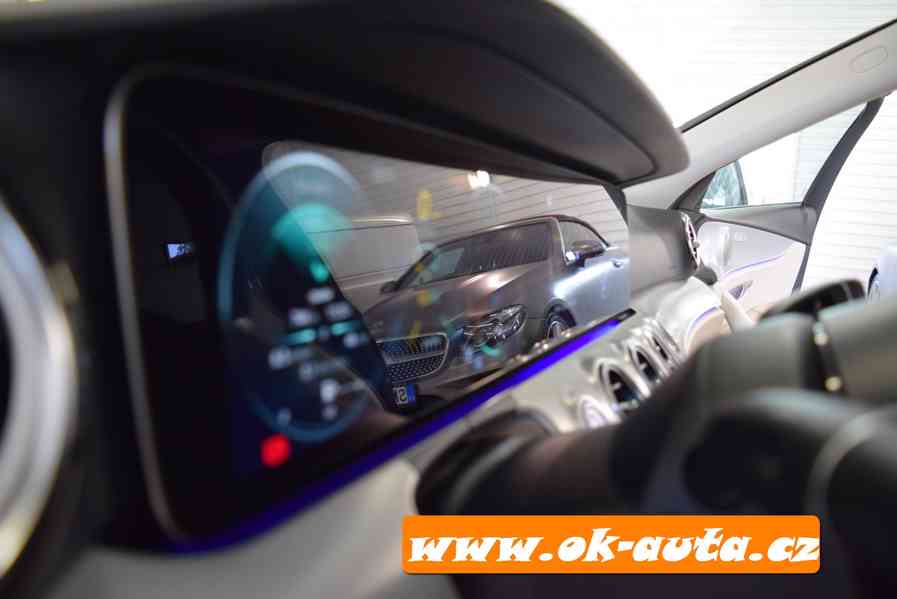 Mercedes-Benz Třídy E 300 de 4 MATIC EQ 225 kW 2021-DPH  - foto 18
