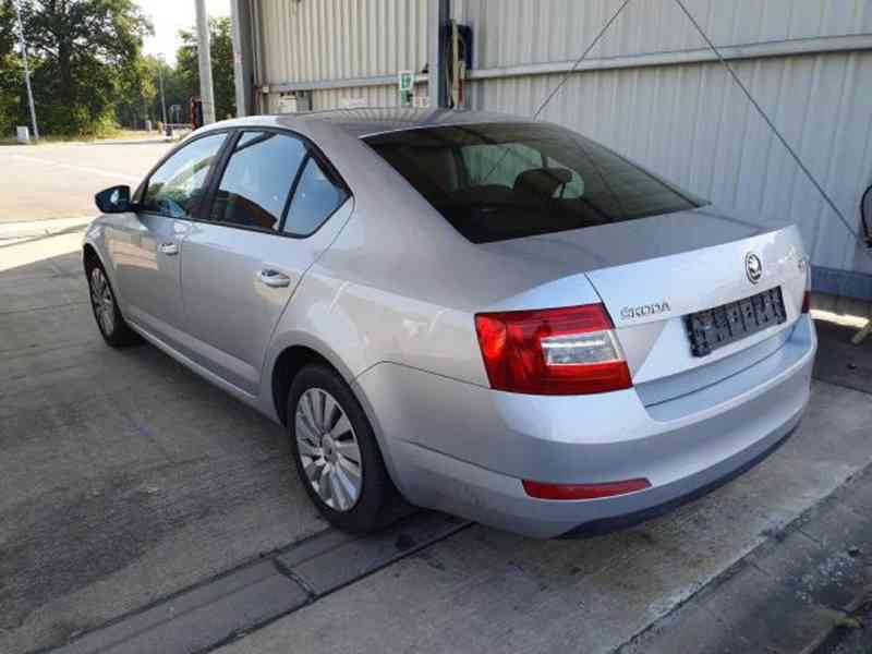 Skoda Octavia III 1,6TDI 77KW 2013 179000KM - foto 8