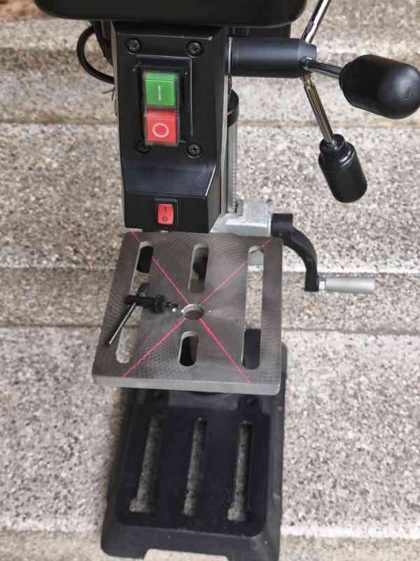 Prodám VĚTŠÍ Sloupovou vrtačku Ryobi RDP102L -390 W.  - foto 4