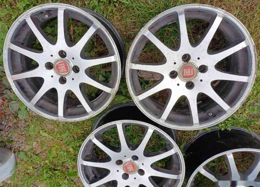 Fiat - alu ráfky Dezent - 16J s roztečí 4krát 98mm , ET-30 - foto 2
