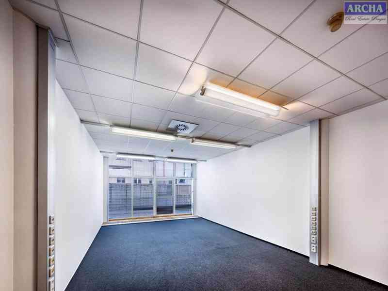 Nájem přízemních kanceláří 500 m2 + 100 m2 dvůr, Praha 1 - foto 7