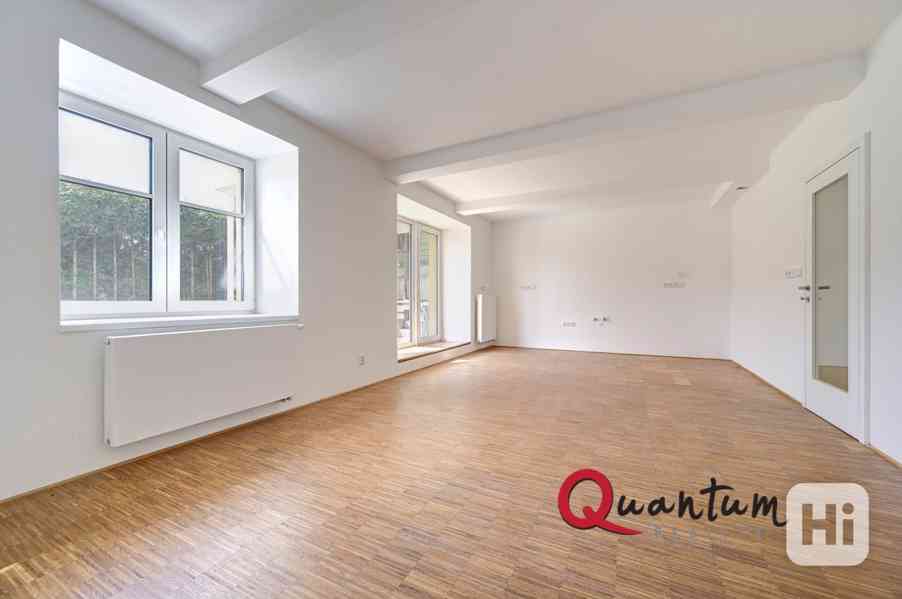 Exkluzivní prodej nové bytové jednotky 2+kk o celkové podlahové ploše 56,7 m2 + terasa 20,9 m2 v prá - foto 2