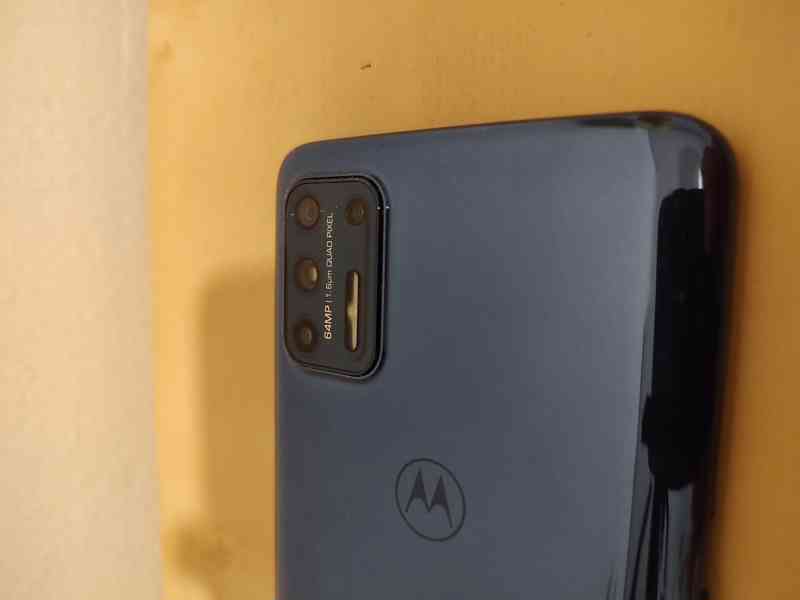 Mobilnì telefon Motorola za 1700 Kč - foto 3