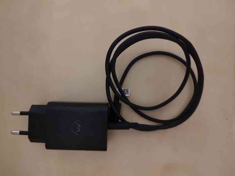 Mobilnì telefon Motorola za 1700 Kč - foto 5