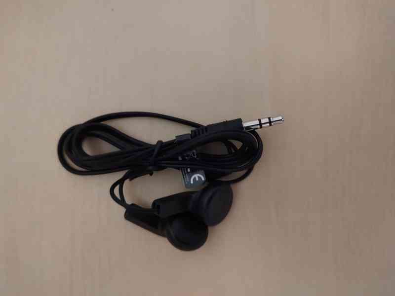 Mobilnì telefon Motorola za 1700 Kč - foto 6