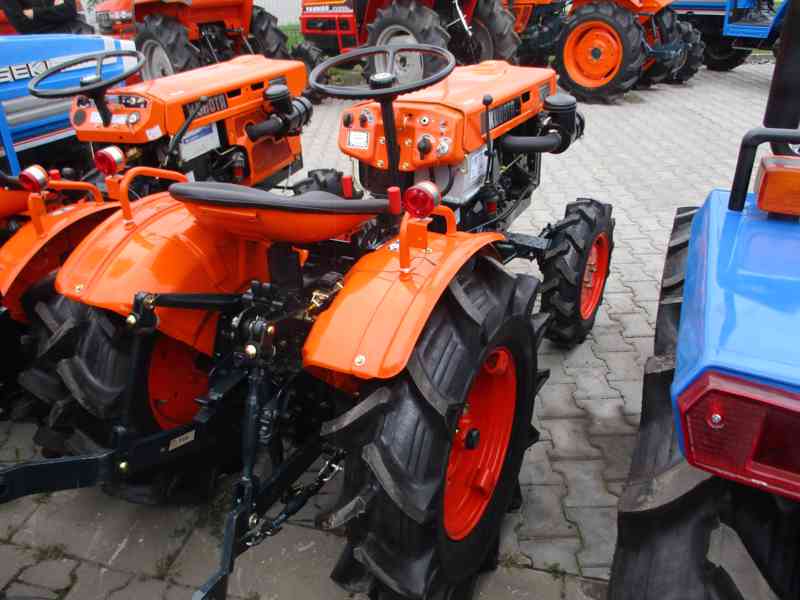 Malotraktor Kubota B7000 4WD plně repasovaný - foto 2