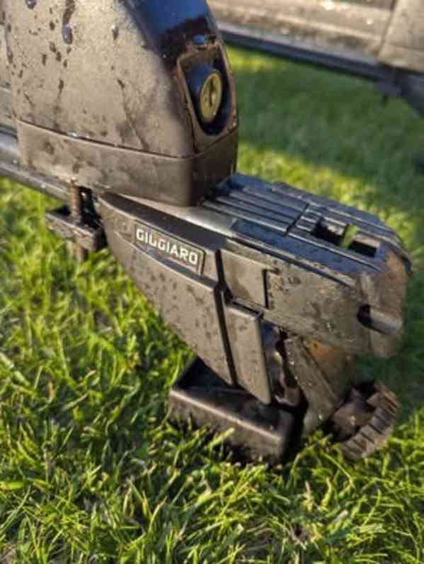 Nosič lyží na auto - foto 3