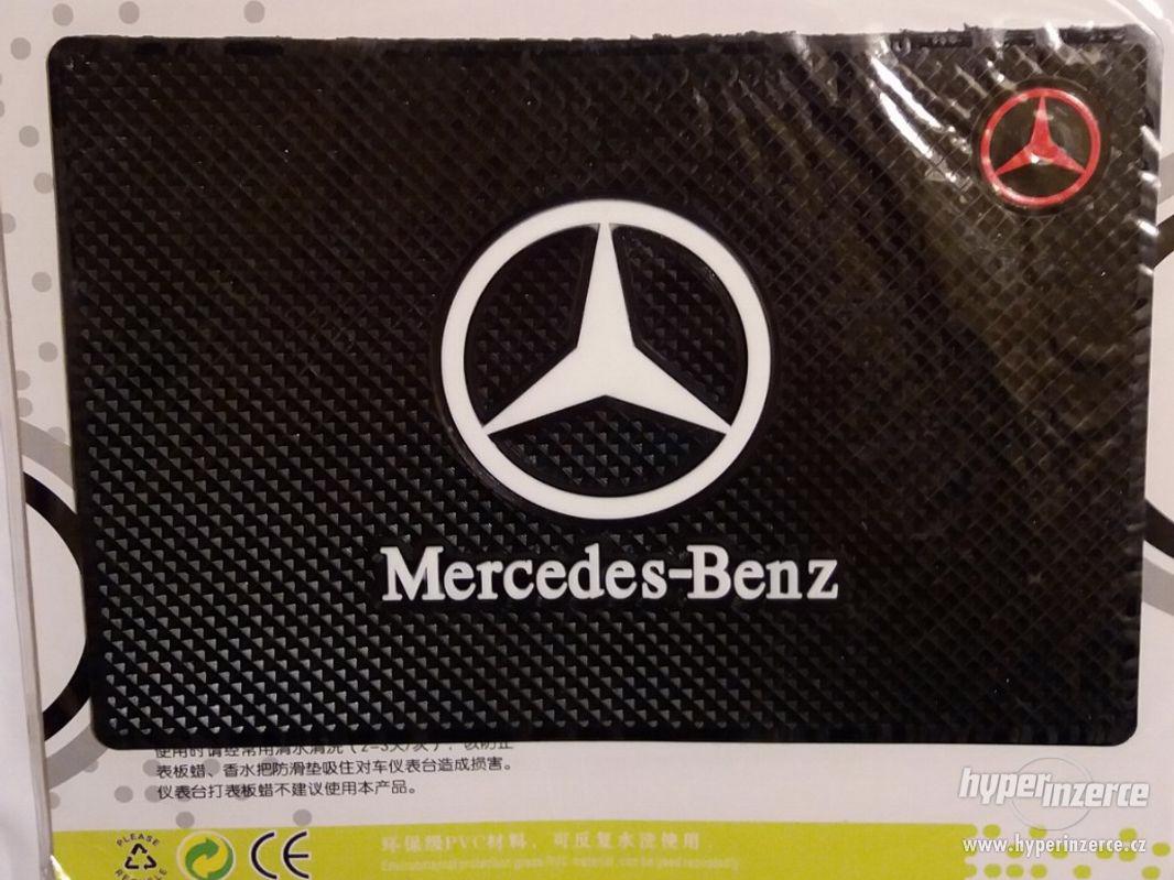 protiskluzová podložka Mercedes 190x120x3mm - foto 1