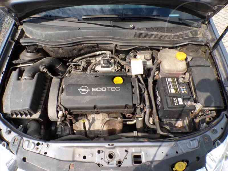 Opel Astra 1,6 AUTOMAT,TAŽ.ZAŘ. - foto 12