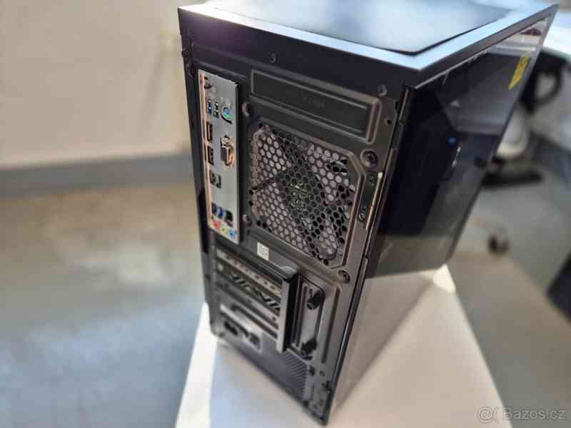 Santaův Herní Stroj – počítač ideální jako dárek k Vánocům - foto 5