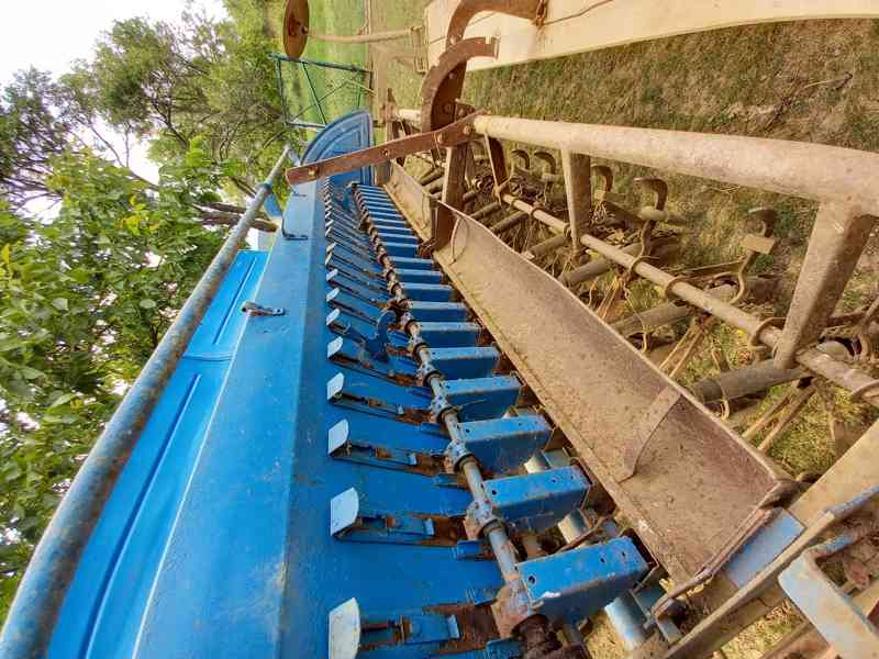Prodám secí stroj na obilí za traktor - foto 10