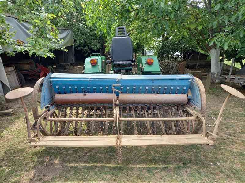 Prodám secí stroj na obilí za traktor - foto 1