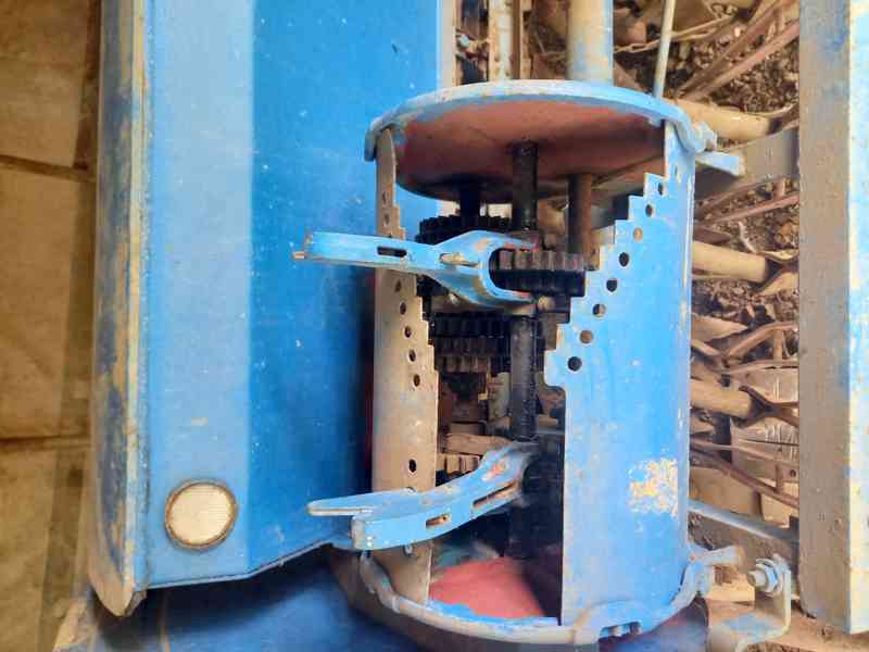 Prodám secí stroj na obilí za traktor - foto 14