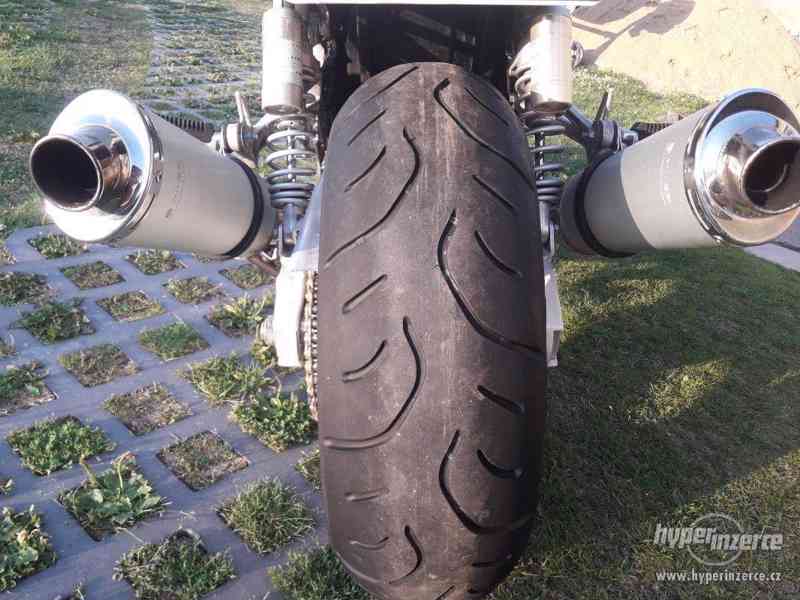 Suzuki GSX 1400 - foto 4