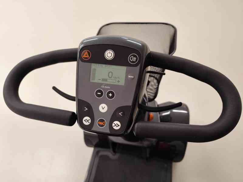 Elektrický čtyřkolový skútr Solo Mezzo - repasovaný - foto 4