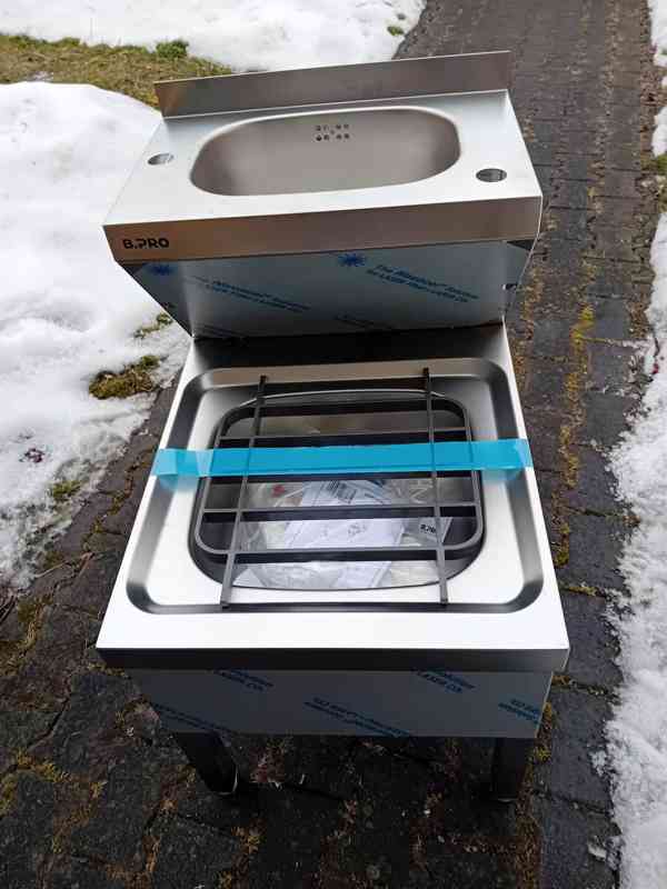 Nerezová kombinovaná výlevka na podlahu s dvěma bateriemi - foto 7