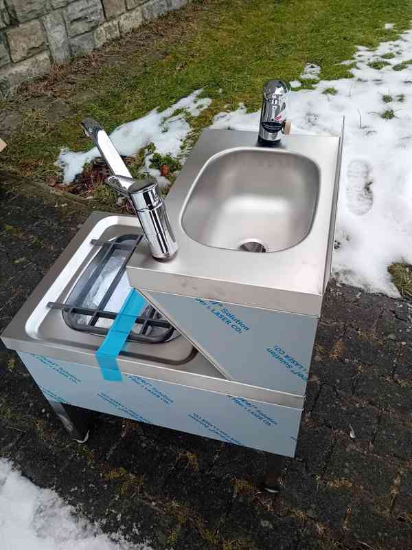 Nerezová kombinovaná výlevka na podlahu s dvěma bateriemi - foto 5