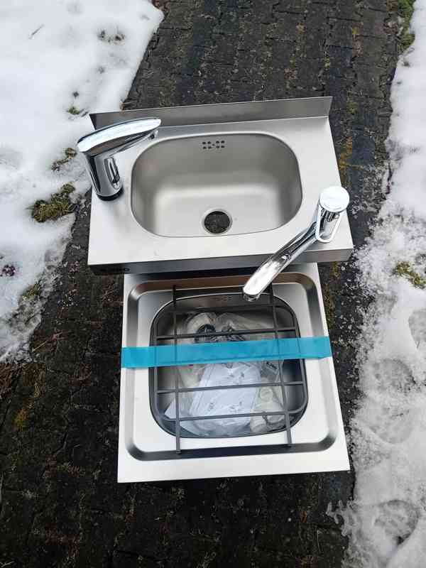 Nerezová kombinovaná výlevka na podlahu s dvěma bateriemi - foto 17