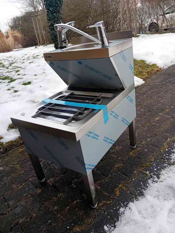 Nerezová kombinovaná výlevka na podlahu s dvěma bateriemi - foto 11