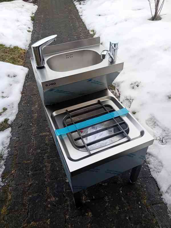 Nerezová kombinovaná výlevka na podlahu s dvěma bateriemi - foto 12