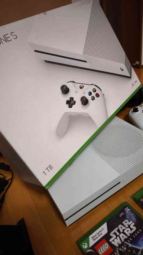 Herní konzole Xbox One S 1T + ovladače, sluchátka, hry - foto 7
