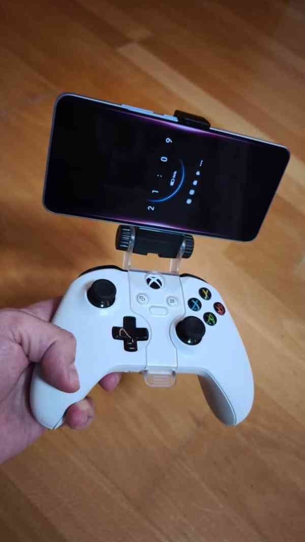 Herní konzole Xbox One S 1T + ovladače, sluchátka, hry - foto 5