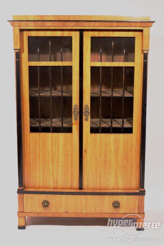 Knihovna biedermeier - foto 1