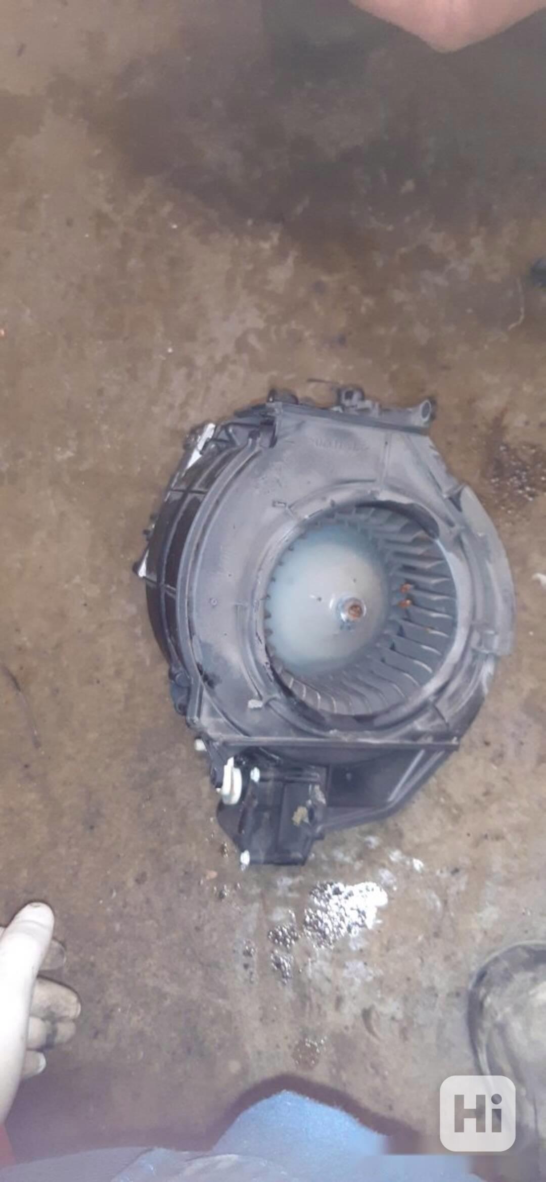 ventilátor topení Audi A6 4f - foto 1