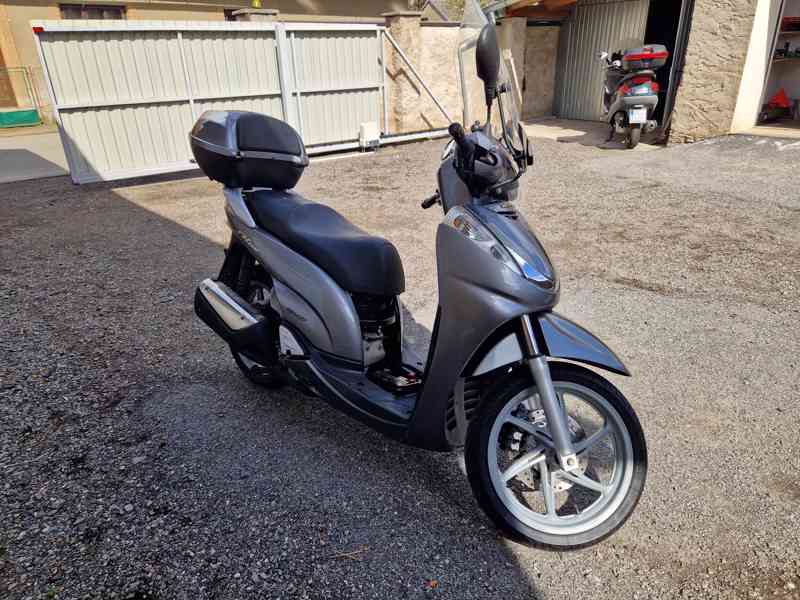Honda SH300i v perfektním stavu - foto 3