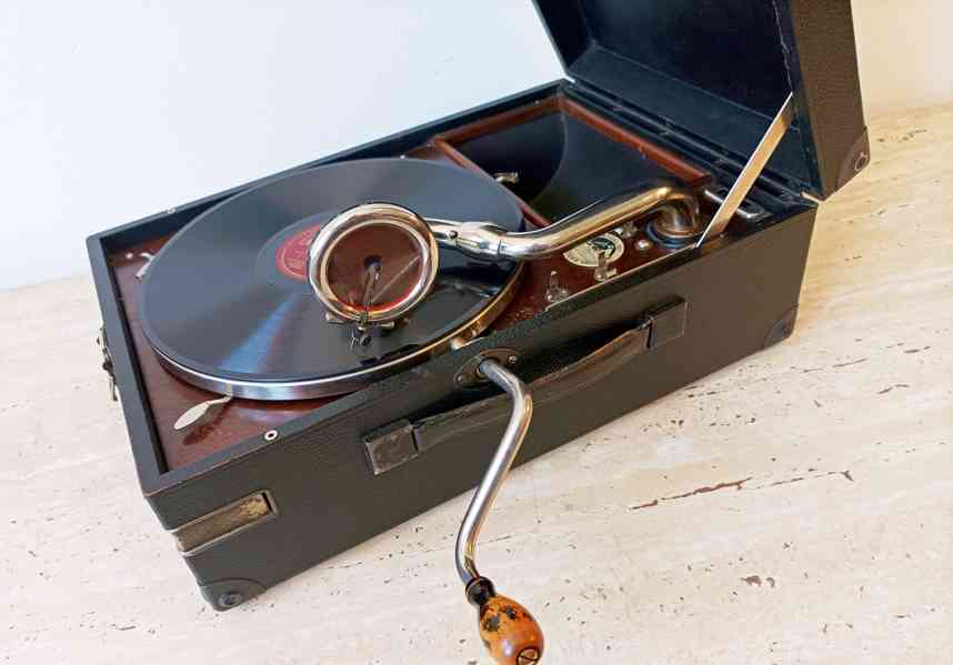 Gramofon na kliku His Master’s Voice Model HMV 101 - foto 6