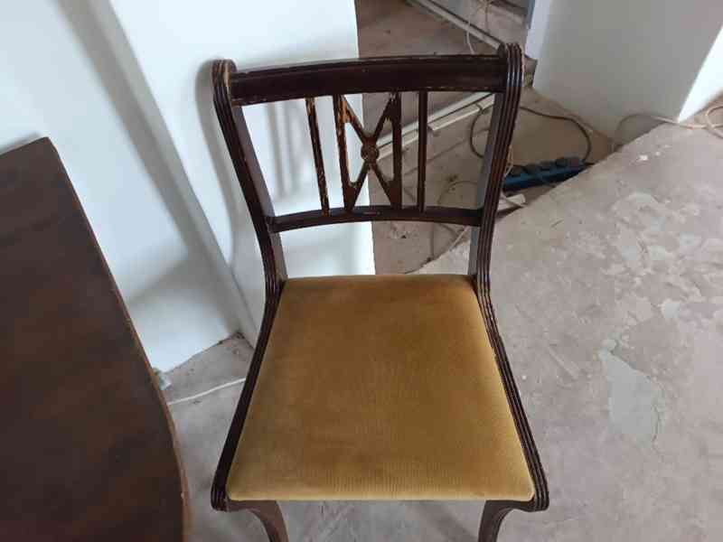 Souprava starožitných jídelních židlí. - foto 1