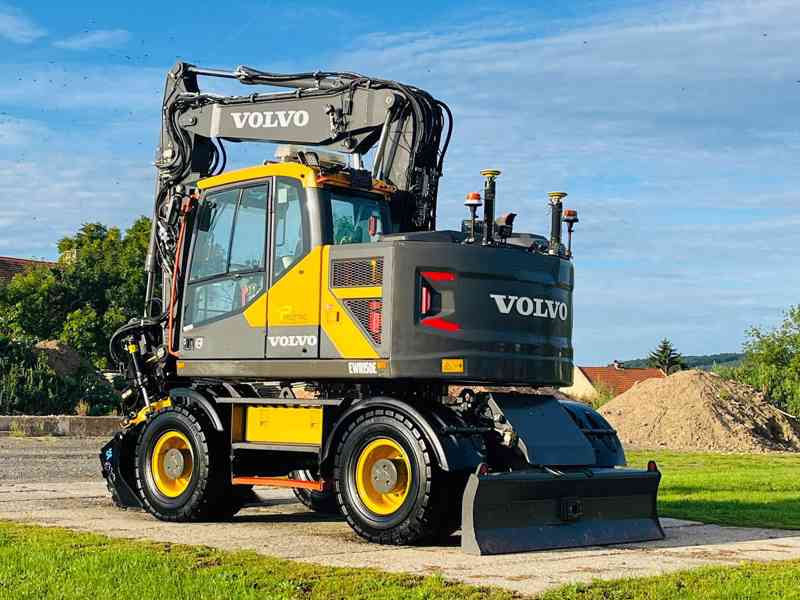 Kolové rypadlo Volvo EWR150E (Možnost leasingu) - foto 3