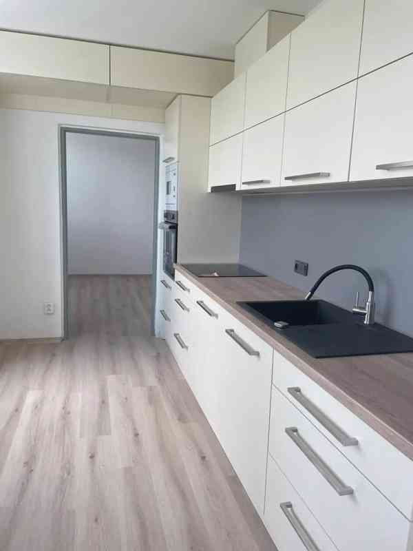 Pronájem bytu 3+1 72 m² - foto 2